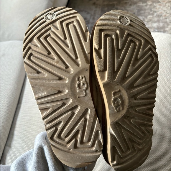 Ugg slippers - Picture 2 of 3